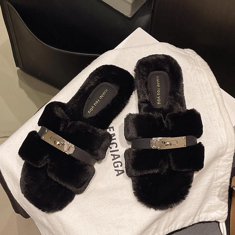 Internet celebrity fluffy slippers women wear 2025 autumn and winter new flat bottom one-word drag small fragrant trend plush slippers