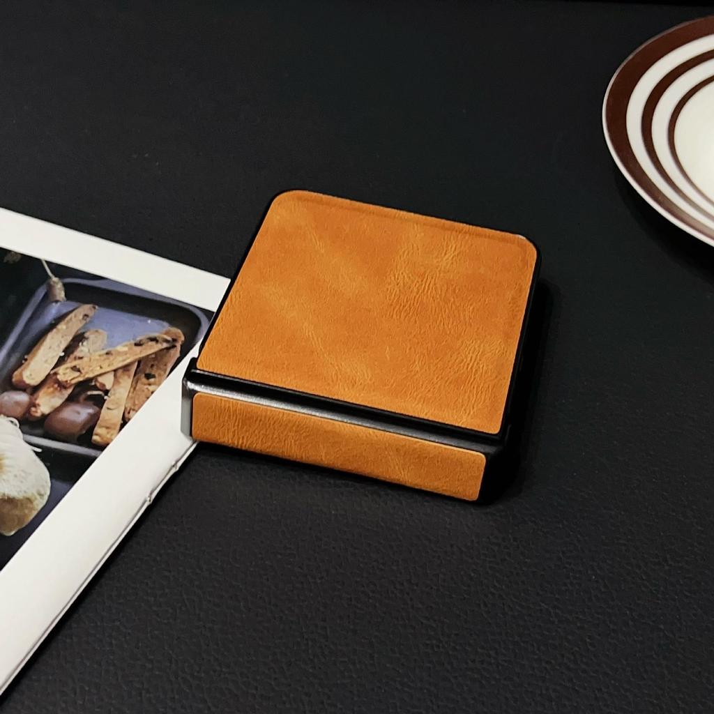 Samsung Z Flip7 Retro Crazy Horse Leather Magnetic Phone Case, Compatible with Flip6/5, Three-Section, Folding Drop-Proof Protective Cover.