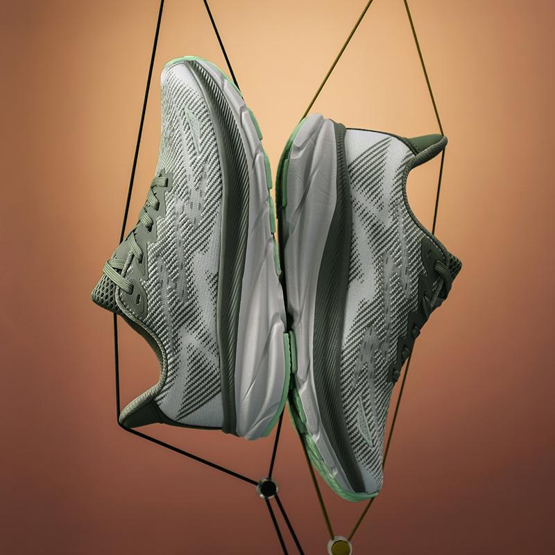 Luxury Low Cut Men Women Sneakers Hot Selling Fashion Multifunctional Couple's Run Shoes Elastic Cushioning Light Training Shoes