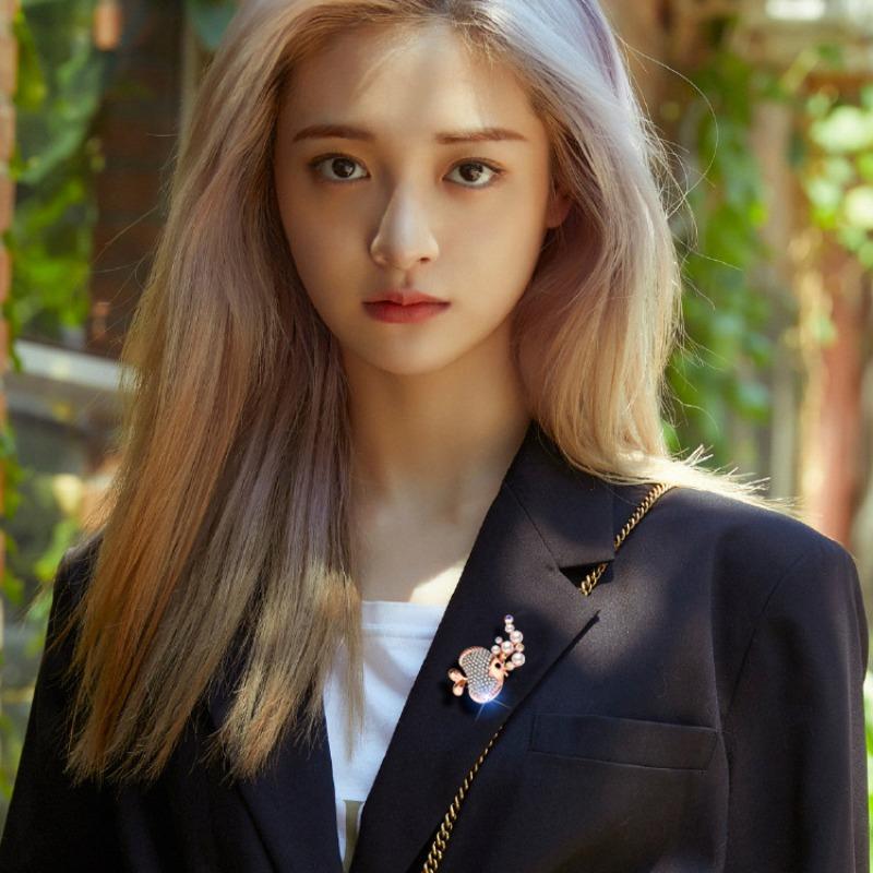 Bubble Fish Pearl Brooch, Cute Diamond-encrusted Brooch, Women's Anti-exposure Pin, Fixed Clothing Accessory