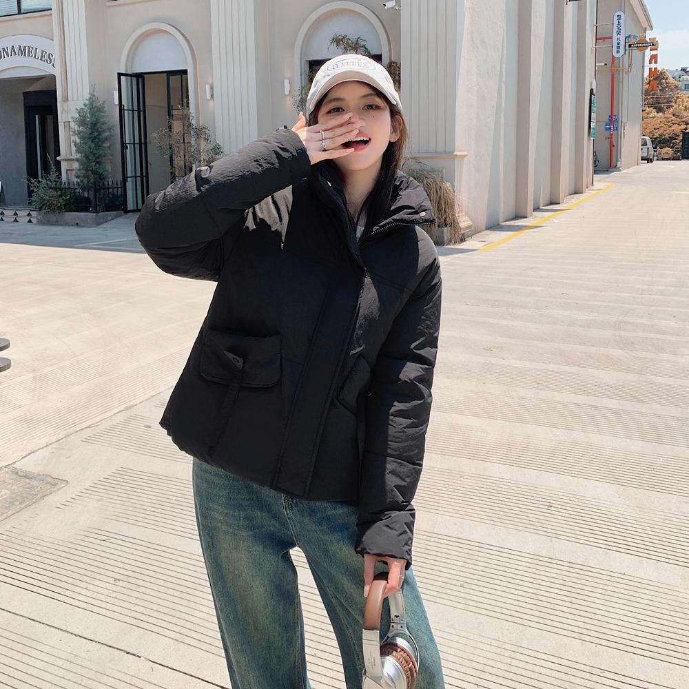 Dámský podzimní zimní krátký jednobarevný zateplený svrchní oděv s bavlněnou výplní, stojáčkem, teplá bunda na zip