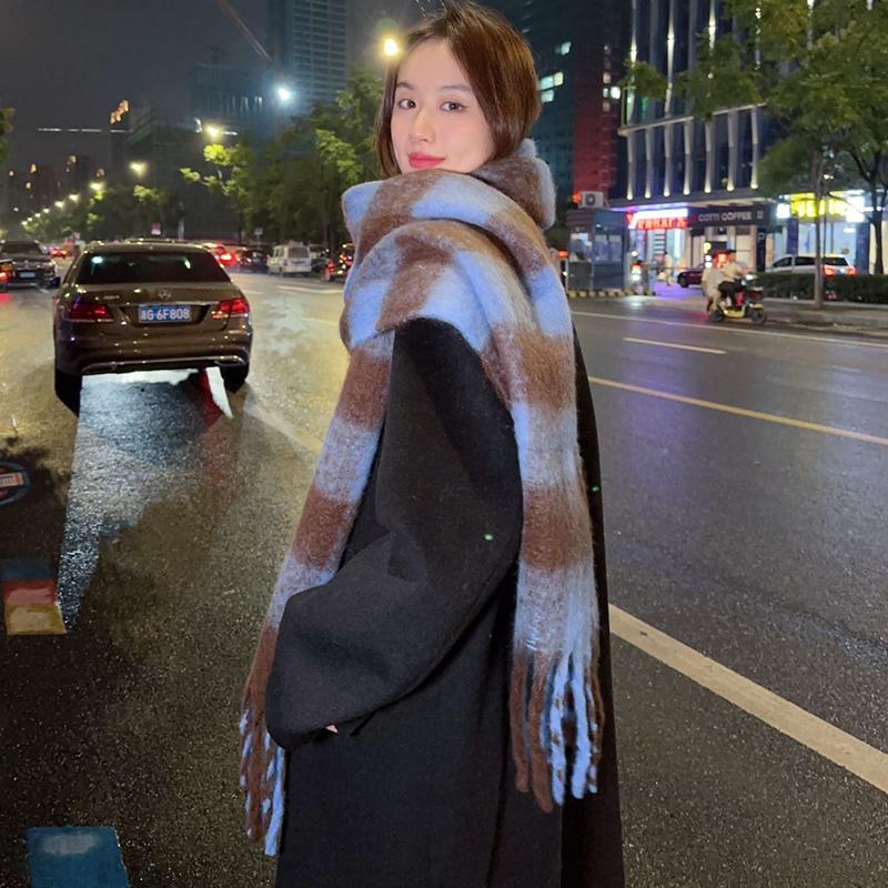 New Winter Knitted Scarf For Women's Versatile Solid Color Black And White Plaid Warmth And Thickening Mountaineering Scarf