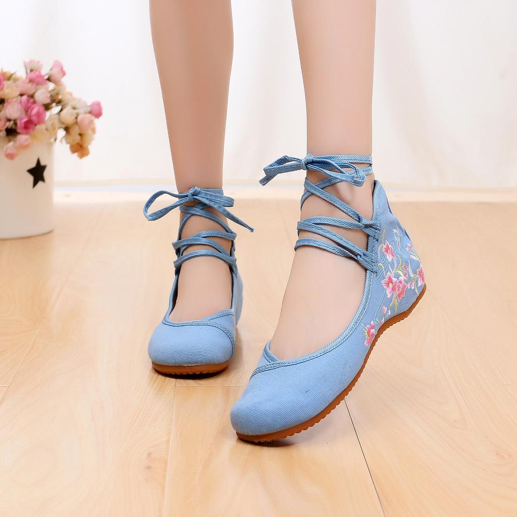 Clearance!!! No return or exchange, daffodils, Chinese style retro simple and elegant embroidered cloth shoes, small slope heel women's single shoes.