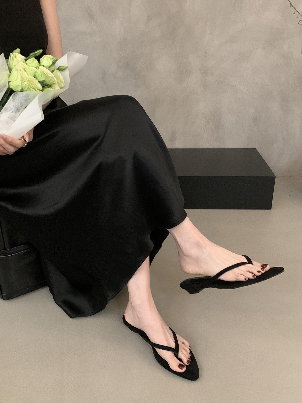 

French retro pointed wedge flip-flops women s wear 2025 new light blue lazy vacation beach sandals 35