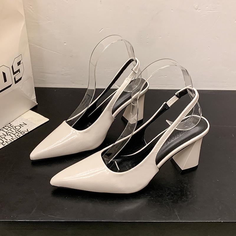 Nischen-High-End-Sinn hinten leere Tasche Kopfsandalen Damen Frühling und Sommer 2025 neu spitz vielseitig dicker Absatz flacher Ausschnitt High Heels