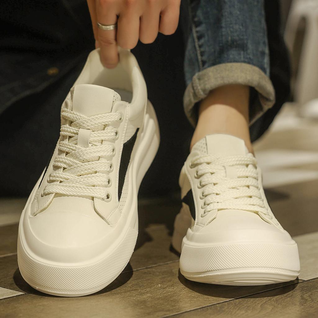 Men Breathable Casual Board Shoes Lightweight Lace Up Low Top Sneakers Soft Sole Fashion Shoes for Daily Walking Street Wear