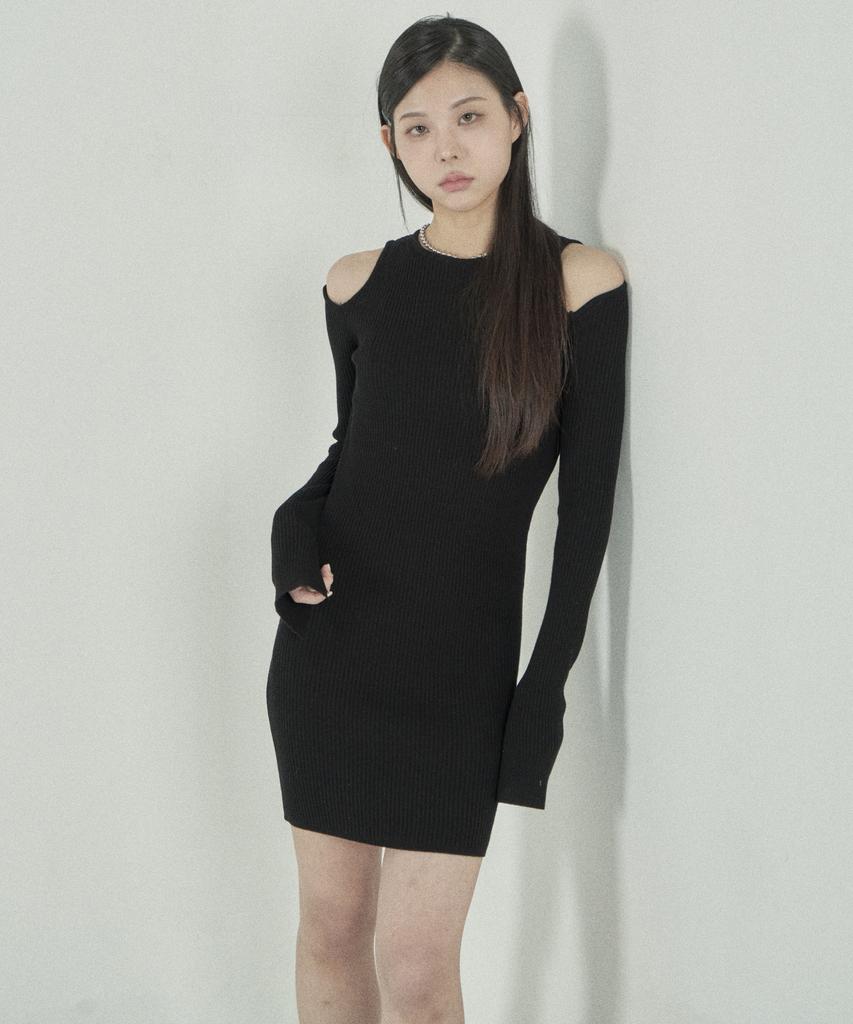 Tobaseu Slim Fit Shoulder Cutout Knit Dress (Ivory)
