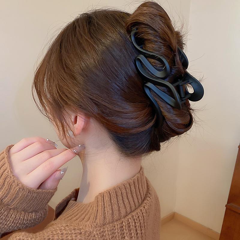 Einfarbige Acryl-Haarklammern mit mattierter Welle für Damen, schlicht, vielseitig, Haarklammer für den Hinterkopf, französisches Temperament, Haarschmuck