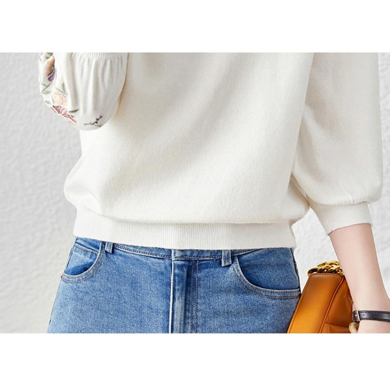 Three Quarter Sleeve Hollow Knit Sweater for Autumn Women Sweet Fresh Floral Slimming Round Neck Pullovers & Long Sleeves