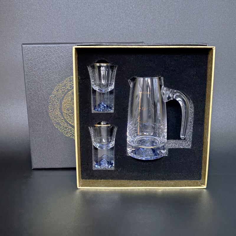 Набор хрустальных графинов и рюмок для байцзю с золотым тиснением