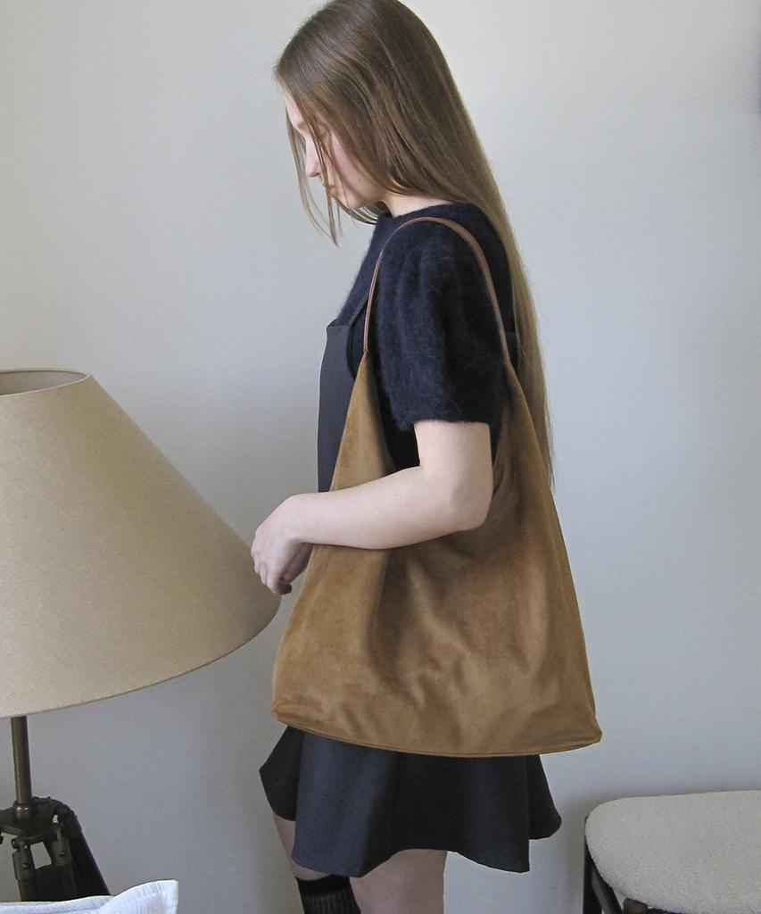 Dumaro Merci Suede Shoulder Bag / Camel