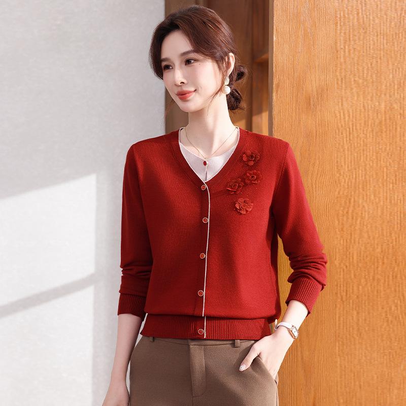 Elegant Spring Knit Top for Middle-Aged Women: New 2026 Style for Moms
