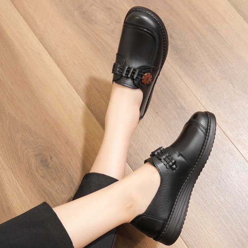 New leather mother shoes casual leather shoes light and comfortable non-slip soft sole in the elderly women's shoes spring and autumn