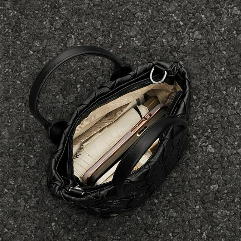 Uniquely Designed Woven Tote Bag, Women's Fashionable Pleated Crossbody Bag, High-end Single Shoulder Handbag