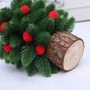 Weihnachts-Mini-Schlafzimmer Simulierte Kiefernadelbaum-Atmosphäre Dekoratives Rotes Haarball-Schreibtischornament Festivaldekoration