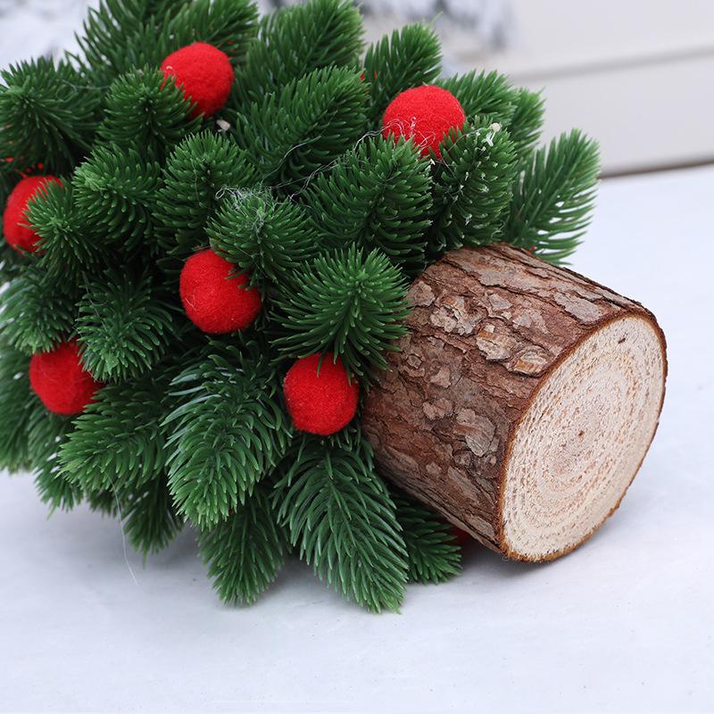 Weihnachts-Mini-Schlafzimmer Simulierte Kiefernadelbaum-Atmosphäre Dekoratives Rotes Haarball-Schreibtischornament Festivaldekoration