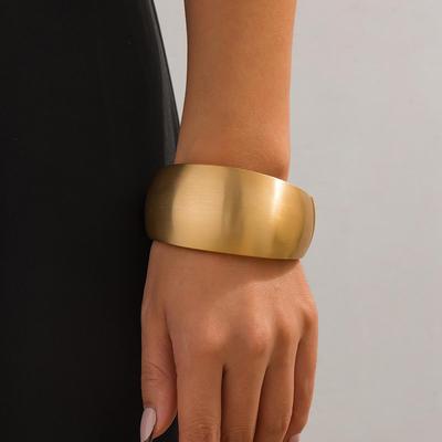 Schicke unregelmäßige Metallarmbänder - europäisches und amerikanisches Trendset