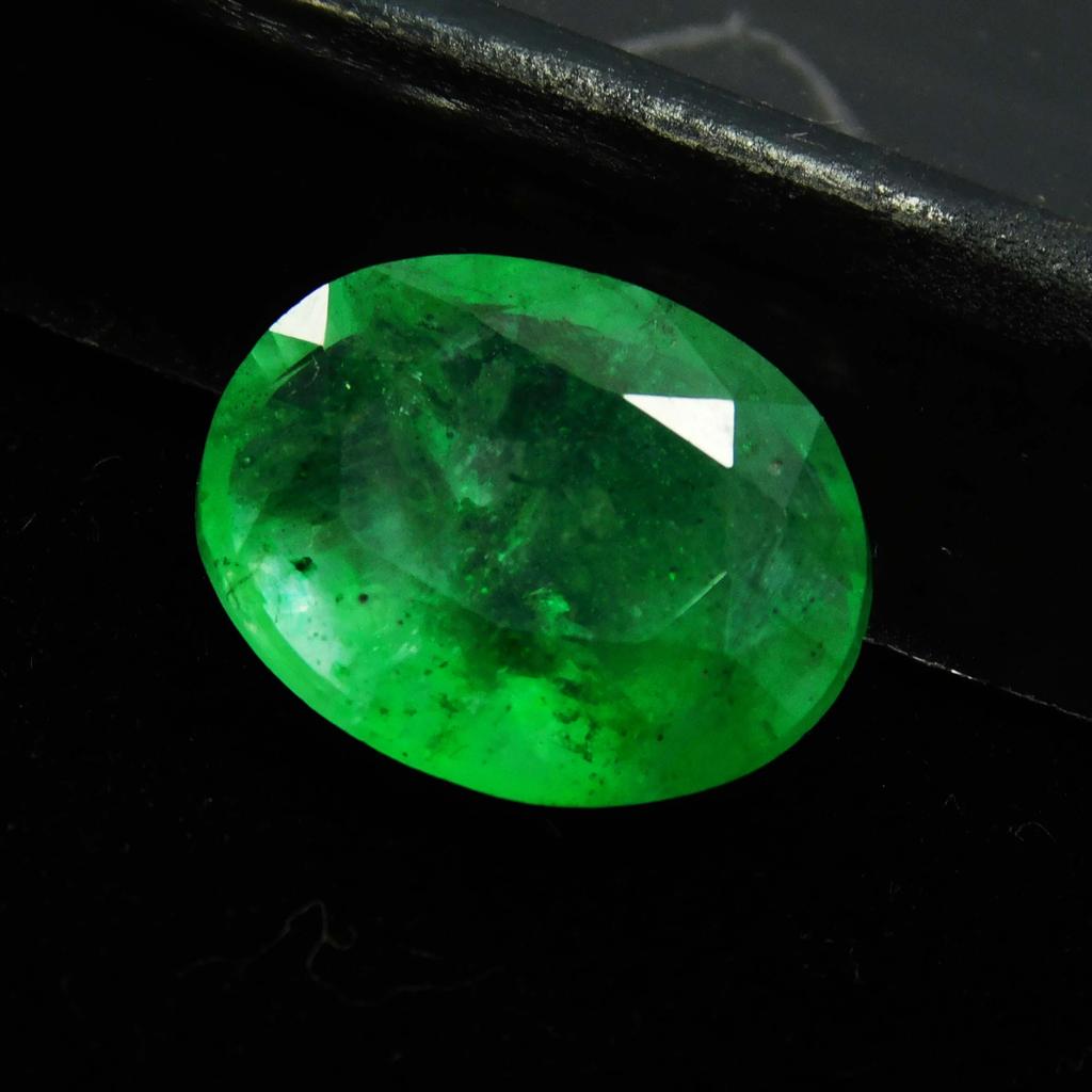 Natural Green Emerald Loose Gemstone 6.57 ct Oval Cut Colombian for Jewelry Making and Crafts