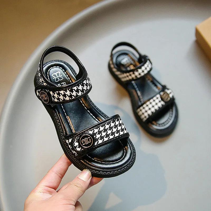 

Сандалии для девочек 2024 года, летняя новая мода, туфли принцессы с открытым носком для отпуска, детская шикарная элегантная пляжная обувь для темперамента 29 чёрный