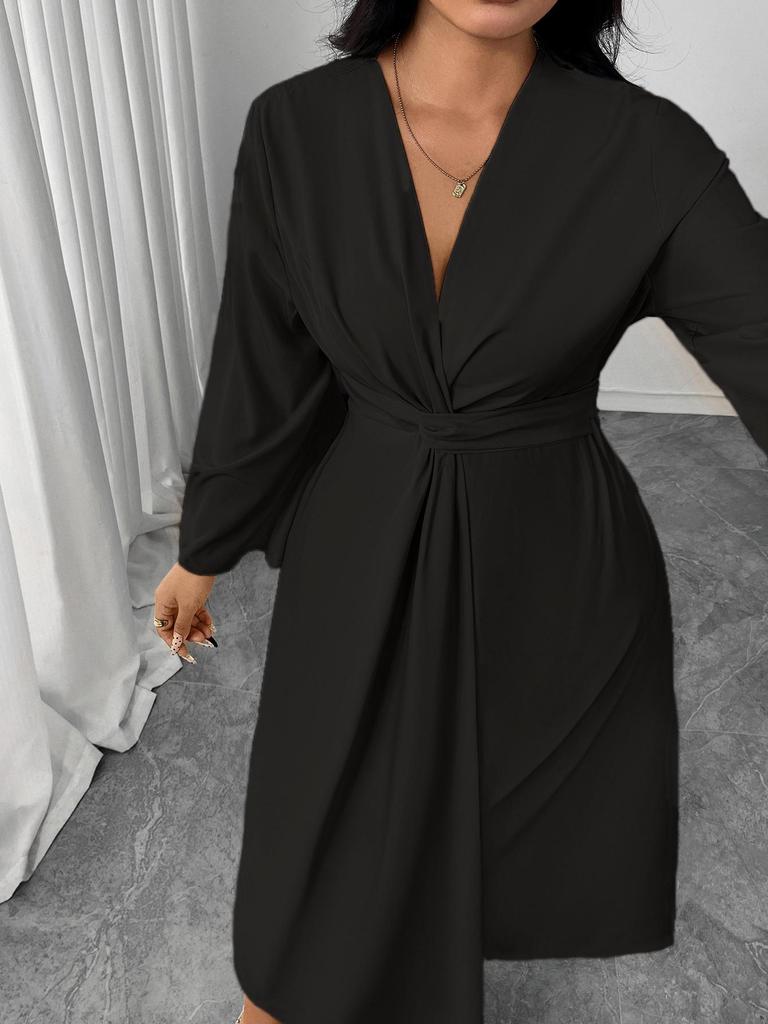 Elegantní šaty bodycon s dlouhým rukávem a zeštíhlujícím pasem s nepravidelným lemem