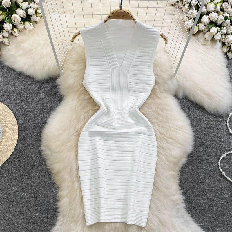 

Summer Temperament Goddess Style V-neck Hip Dress White All yards