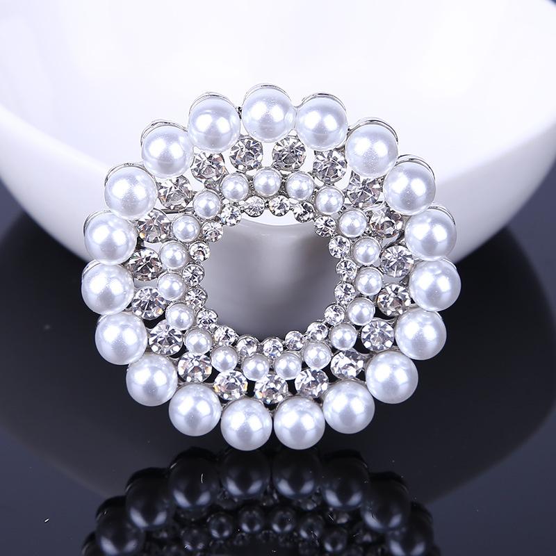 High End Exquisite Simple Pearl Four Circle Rhinestone Brooch Pin Silk Scarf Button Clothing Accessories