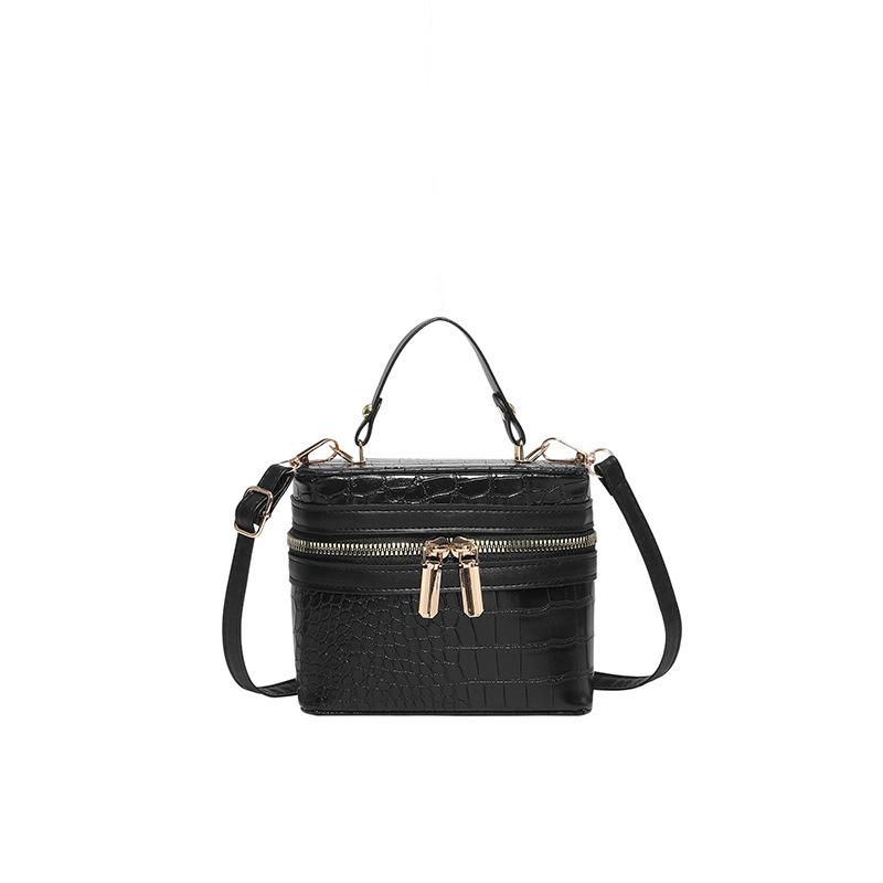 

New texture box bag large capacity fashion niche design shoulder bag going out casual versatile new commuter bag чёрный