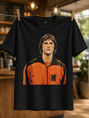 Orange Fußball Portrait Vintage Spieler Illustration Im Nationalen Trikot Auf Klassischem Fußballhelden Fan Unisex Alles T-Shirt