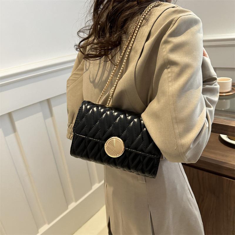 Trendy 2024 Simple Chain Crossbody Bag Chic Quilted Shoulder Bag For Women Fashion