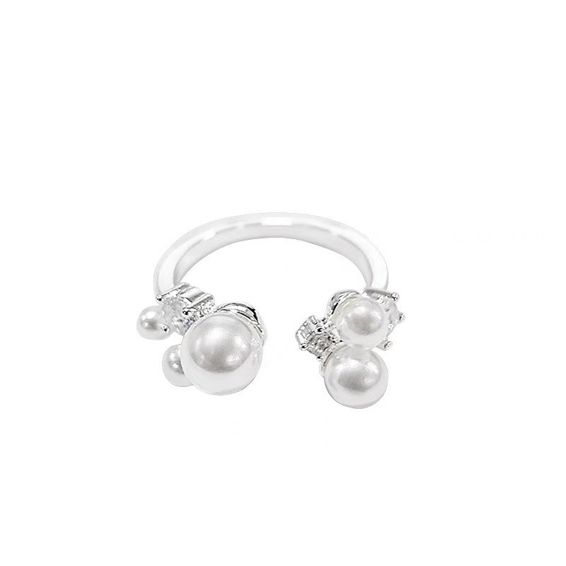 Open-ring Women's Premium Luxury Style Finger Ring with A Small and Unique Design, Featuring A Fashionable and Individualistic Look.