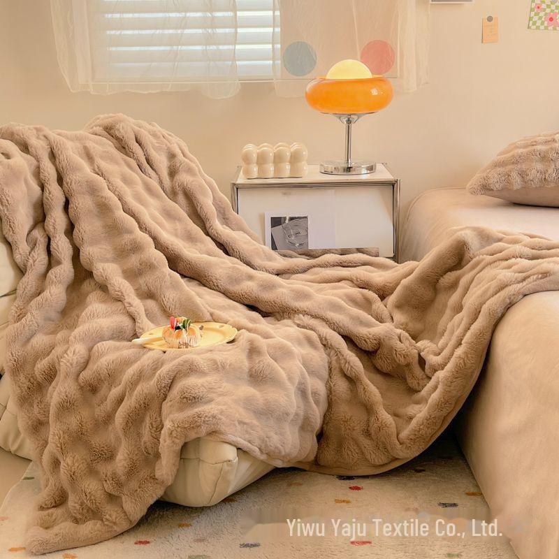 Premium kaninpelsteppe: Luksuriøs og tykk for seng, sofa eller kontor vinterlurer