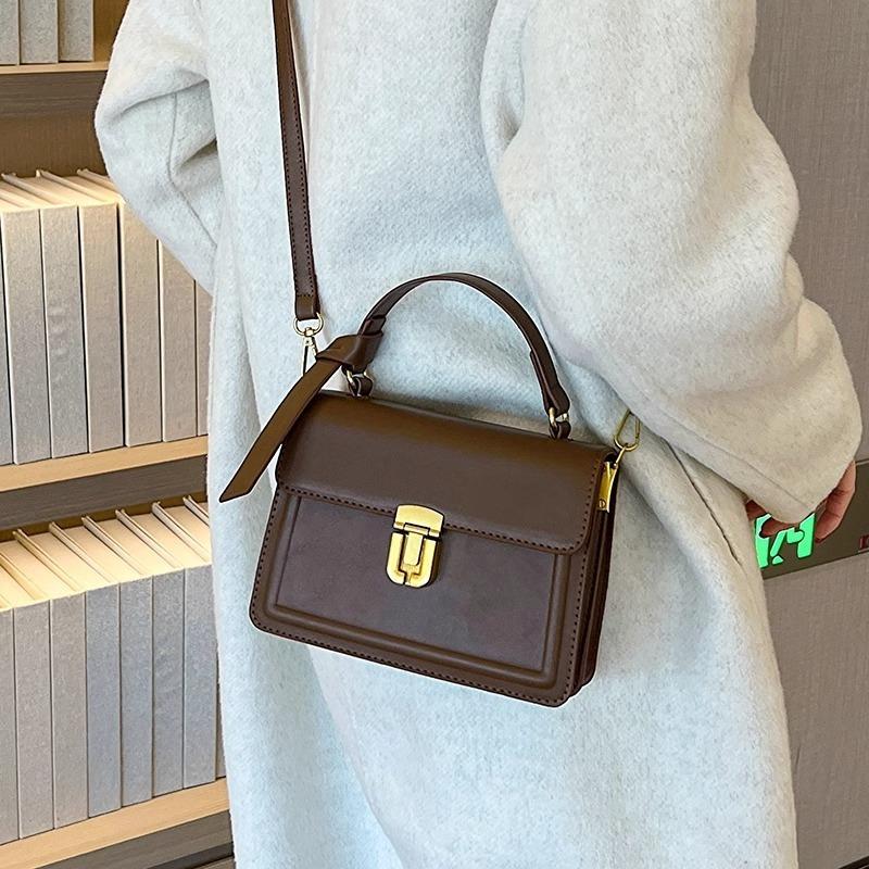 Versatile Messenger Bag Women's New Trendy Retro Portable Small Square Bag Niche Texture Shoulder Bag