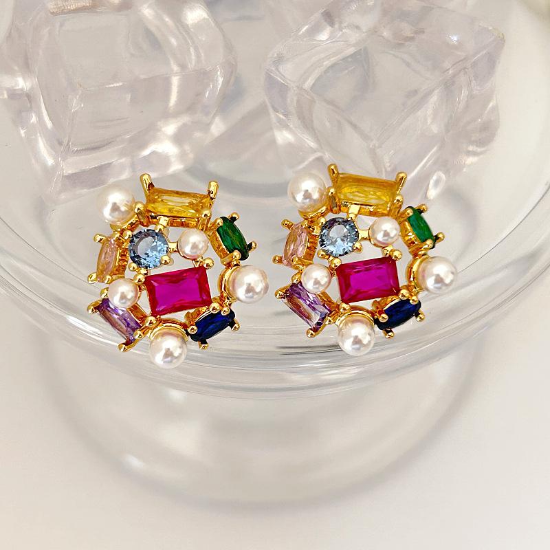

French Full Color Diamond Stud Earrings Light Luxury Fashion Heavy Industry Style Geometric Earrings Fashion Versatile Temperament Earrings