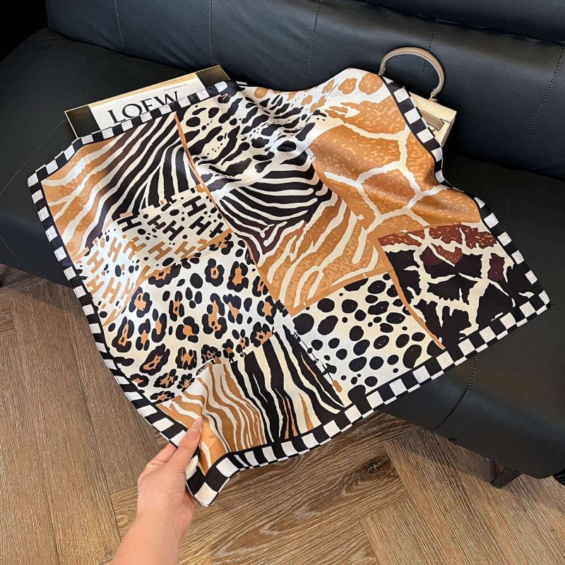 New 71 * 71cm Korean version small square scarf women's silk scarf spring and summer thin sunscreen scarf neck protection tied bag headband scarf