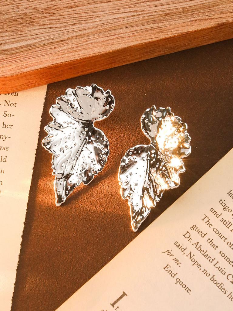 Exaggerated Personality Leaf Flower Earrings Versatile Temperament Earrings Fashion Premium Earrings