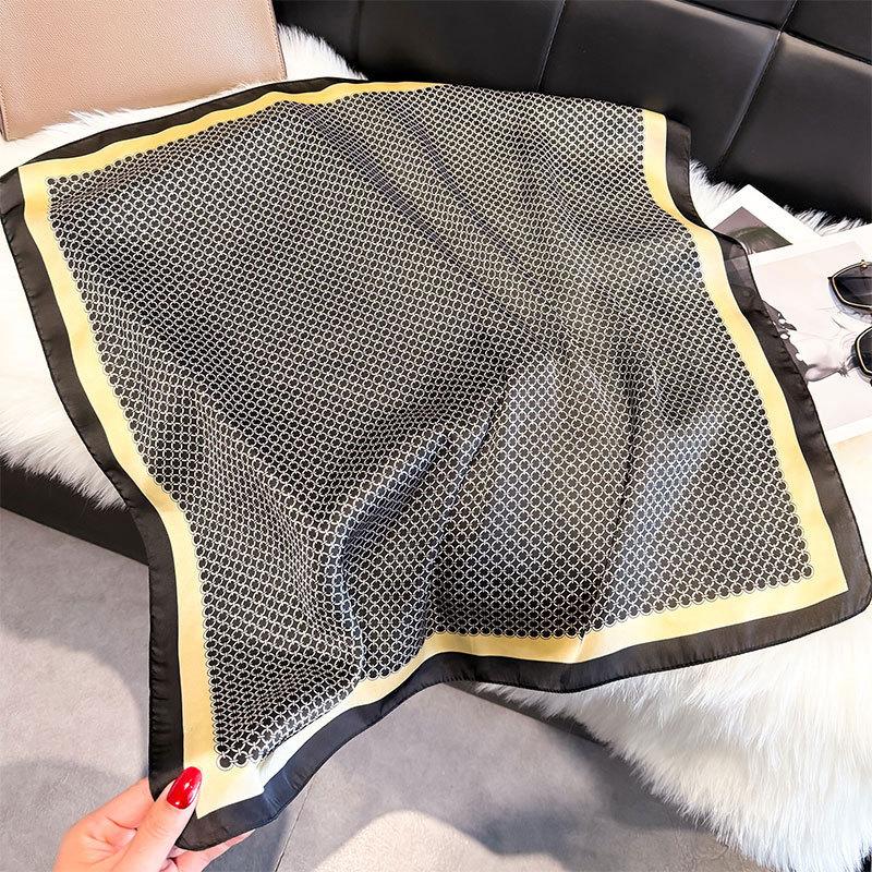 Spring Silk Scarf Fashionable Foreign Style Versatile Small Square Scarf 70Cm Decorative Scarf Sunscreen Travel Shawl Women