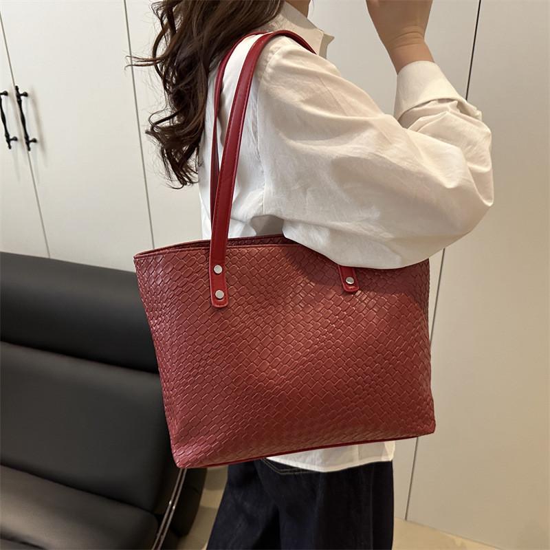 Womens Casual Tote Bag With Pu Material And Inner Zipper Pockets For School