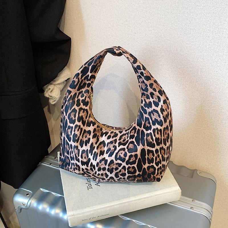 Women PU Leopard Fashion Shoulder Bag Large Capacity Circular Underarm Bag Zipper Closure Fashion Carrying Bag Chic Hobo Bag KTB