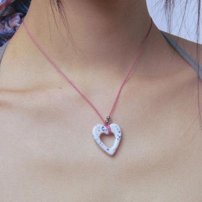 Collier NFF en céramique laiteuse - rose