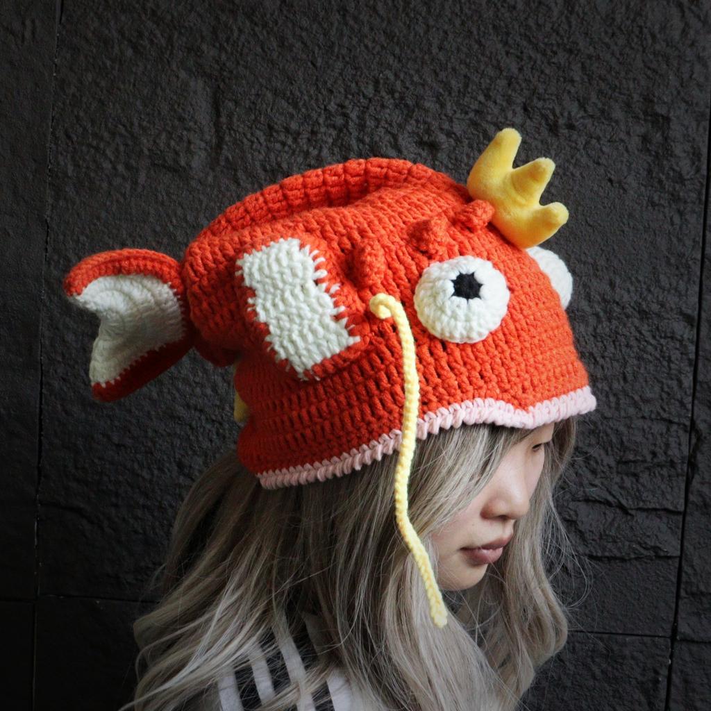 Ladies cute little goldfish hat crochet wool hat ugly cute clownfish cartoon hat autumn and winter warm funny hat