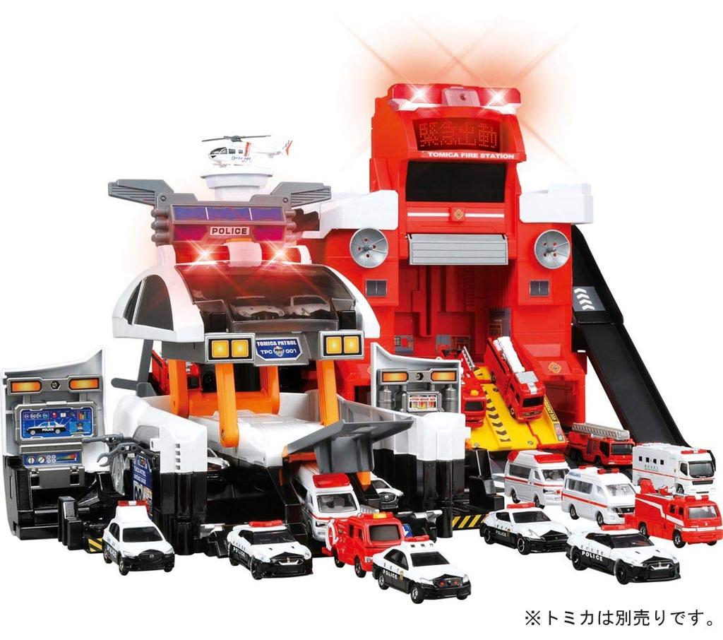 TAKARA TOMY Promění se v hračku do auta Big Patrol Mini pro chlapce a dívky od 3 let Splňuje bezpečnostní normy pro hračky Certifikace ST Mark TOMICA "Tomica