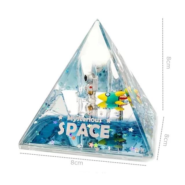 Astronauts Fluid Liquid Drift Ship Creative Floating Galaxy Boat Bottle Living Room Decorations Home Ornament Desk Accessories