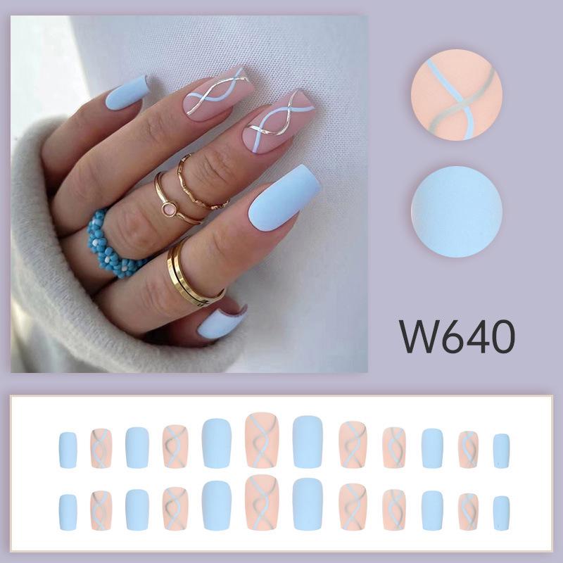 Небесно-голубые волнистые наклейки для дизайна ногтей, матовая текстура, средней длины, европейский и американский стиль, элегантные и выгодно подчеркивающие.
