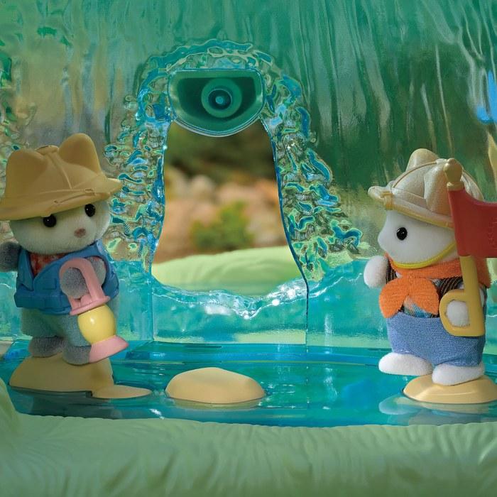 Epoch Sylvanian Families Family Trip House – Secret Forest Waterfall – 3+