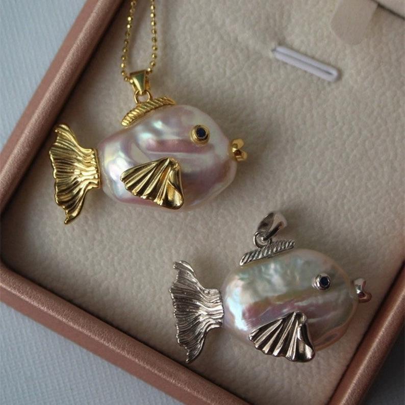 Ocean World Clownfish & Pearl Necklace - Kissing Goldfish Pendant On Colorfast Collarbone Chain