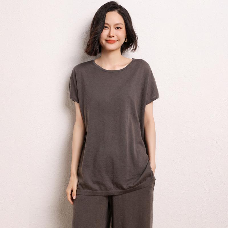 Women's Cashmere Short-Sleeve Pullover with Batwing Sleeves & Mid-Length Skirt - Autumn/Winter Collection