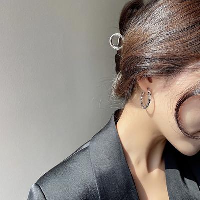 Einfache C-förmige Creolen Damen Neue Mode Metallisch Ausgehöhlte Röhrenkreis Ohrringe