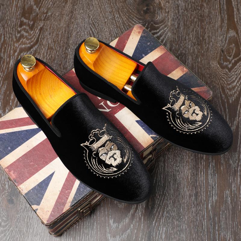 New Velvet Embroidery Patent Leather Casual Shoes For Men Slip On Loafers Moccasins Party Wedding Prom Flats Zapatillas Hombre