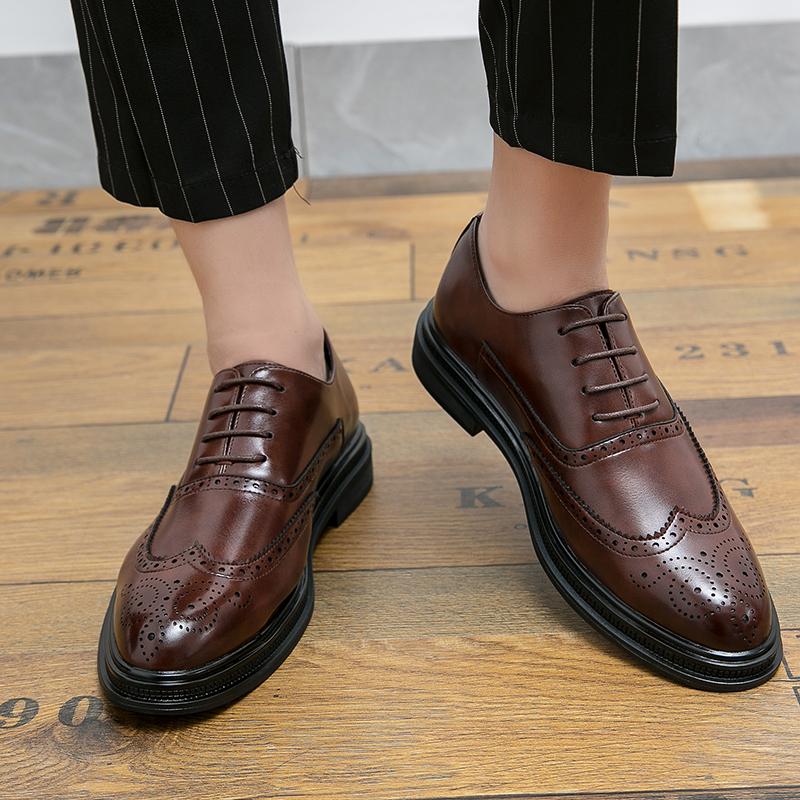 Fashion 2025 Trendy New Men's Leather Casual Shoes Retro Brown Brogue Shoes Luxurious Banquet Men's Formal Shoes High-end Quality