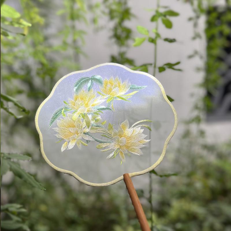 Doppelseitiger bestickter klassischer Tanzfächer